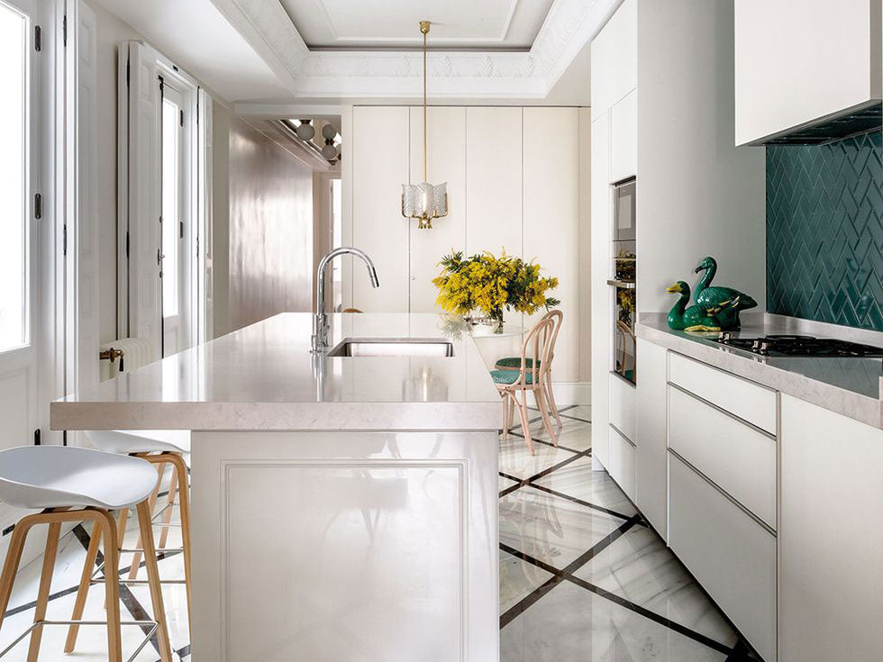 cocina-de-diseno-de-alta-gama-gris-perla