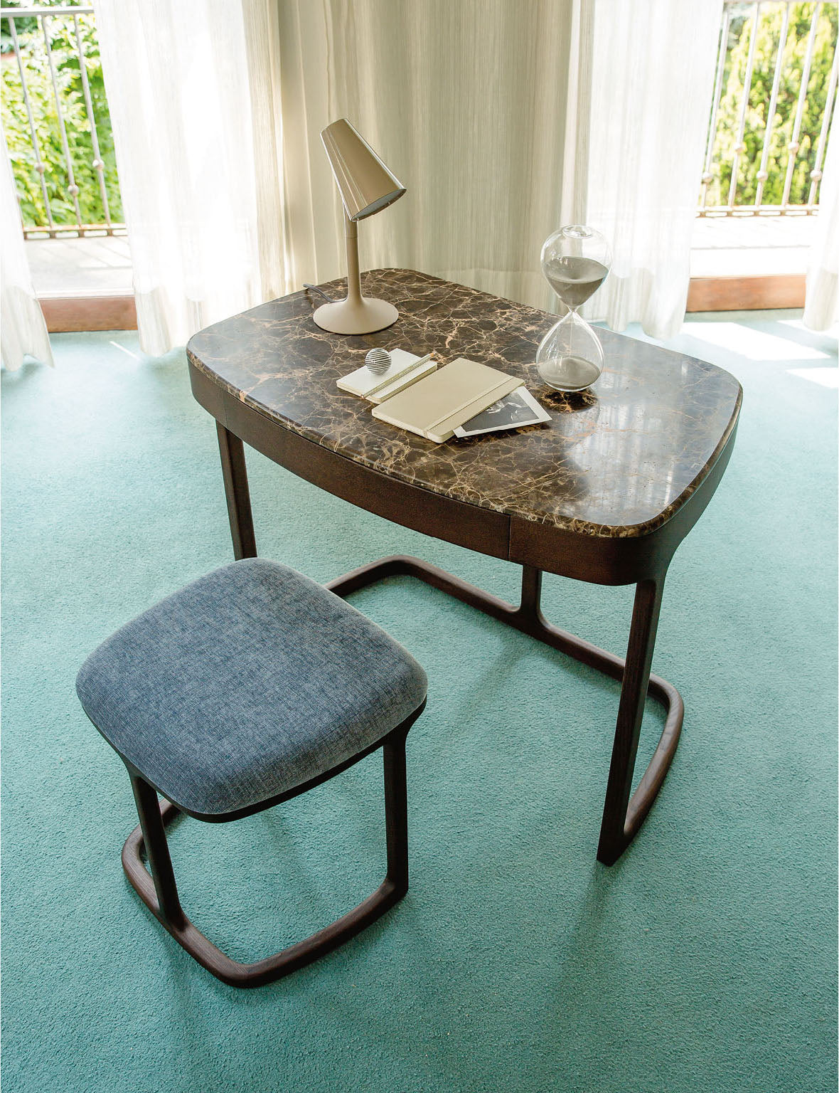 Maskara Vanity Desk Stool