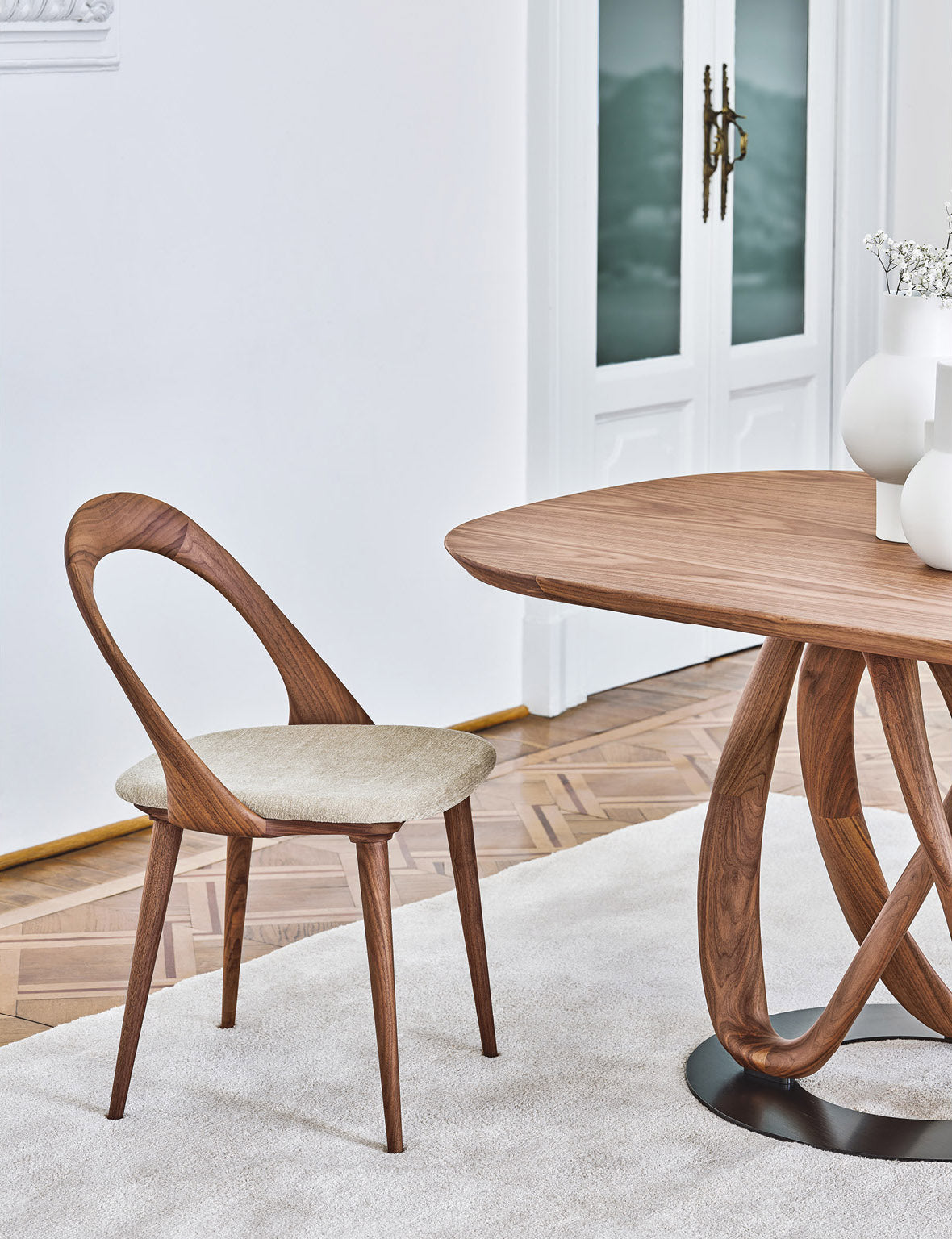 Ester dining chair