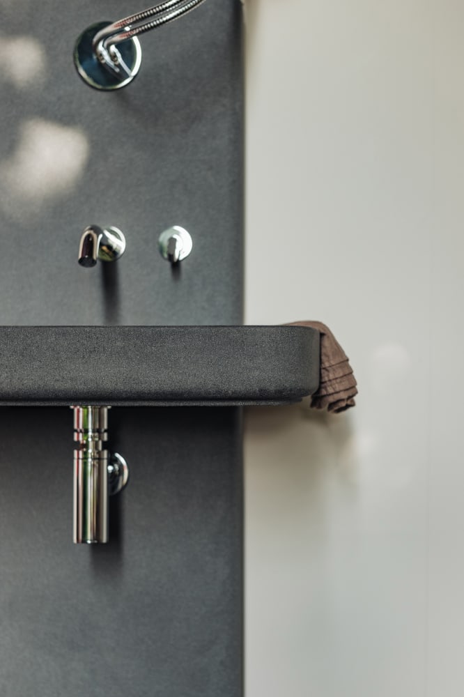 Petra washbasin column 140 cm high