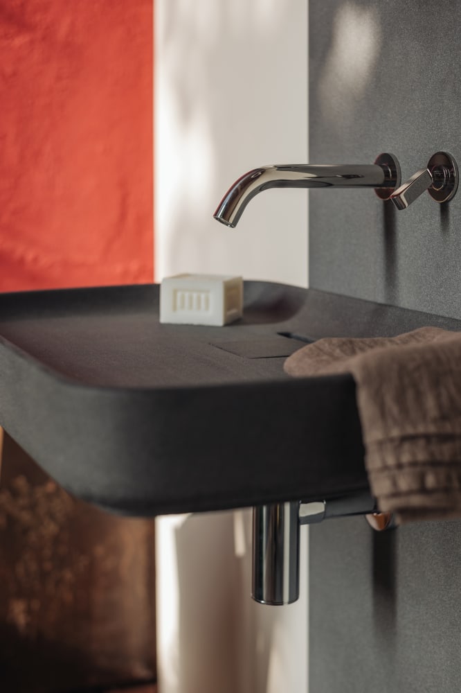 Petra washbasin column 140 cm high