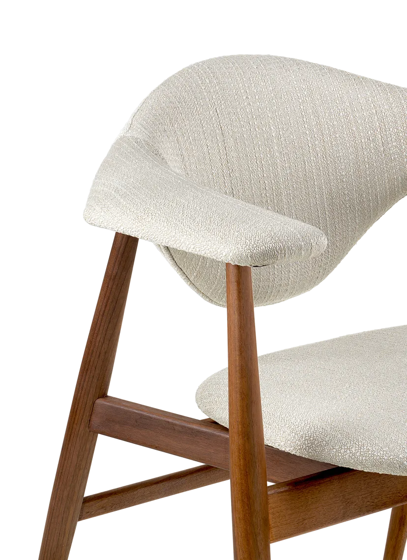 Masculo upholstered dining chair with wooden frame