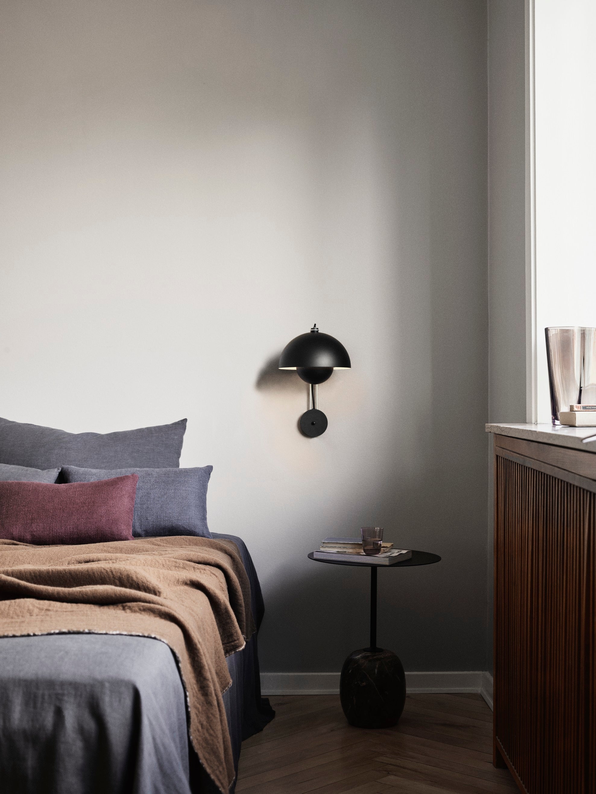 Flowerpot VP8 wall light