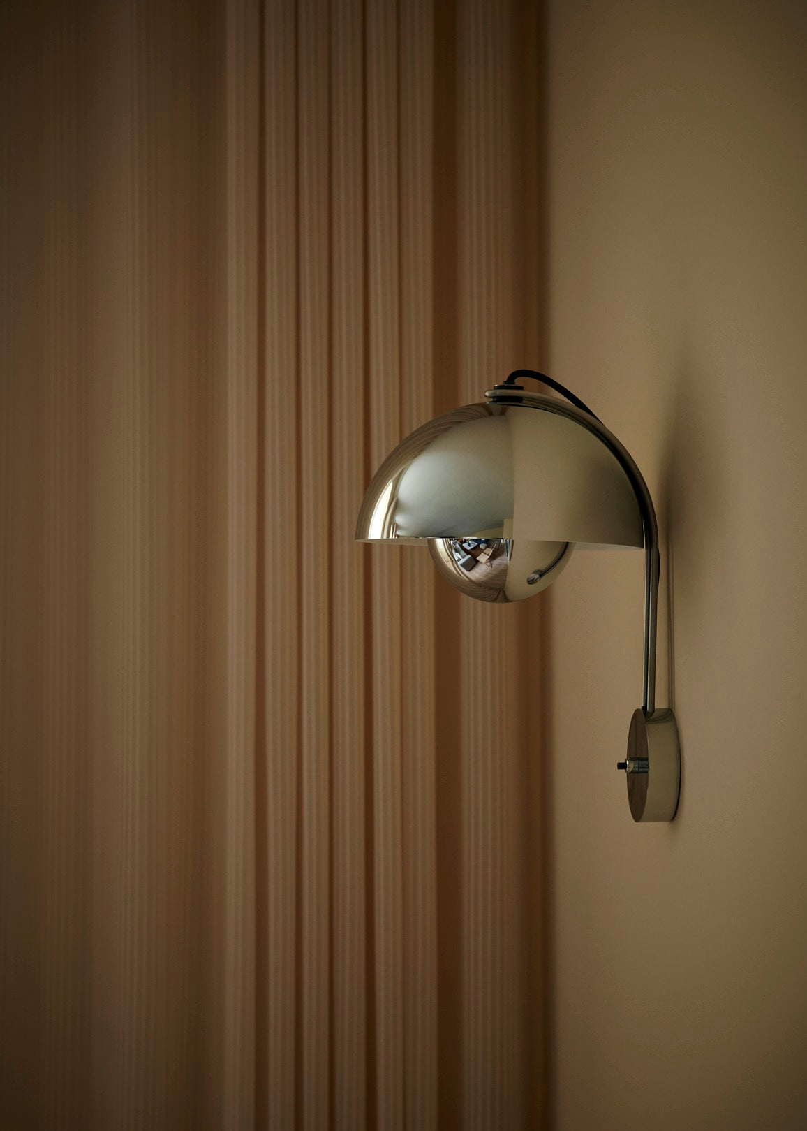 Flowerpot VP8 wall light