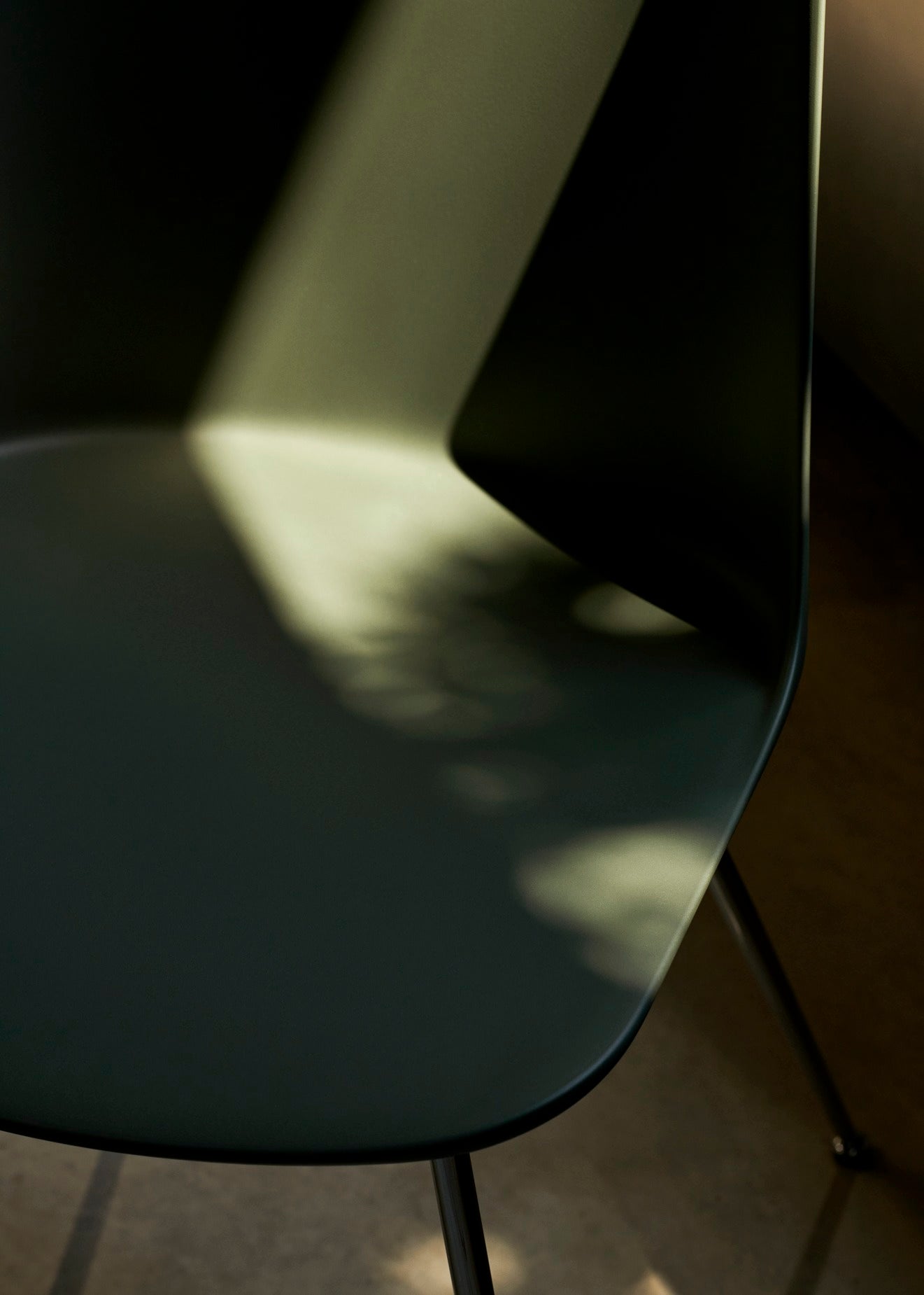 Rely HW6 dining chair