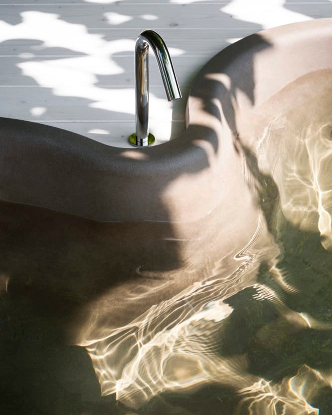 Square tub rim spout