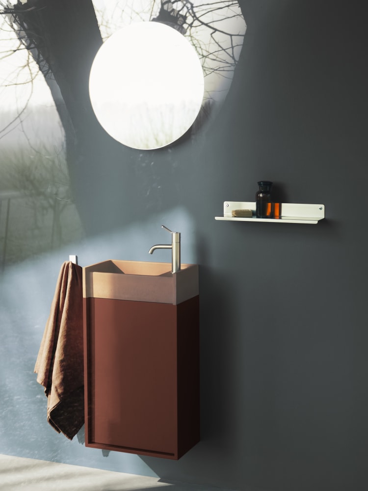 Round freestanding washbasin in white Ventiquaranta solid surface