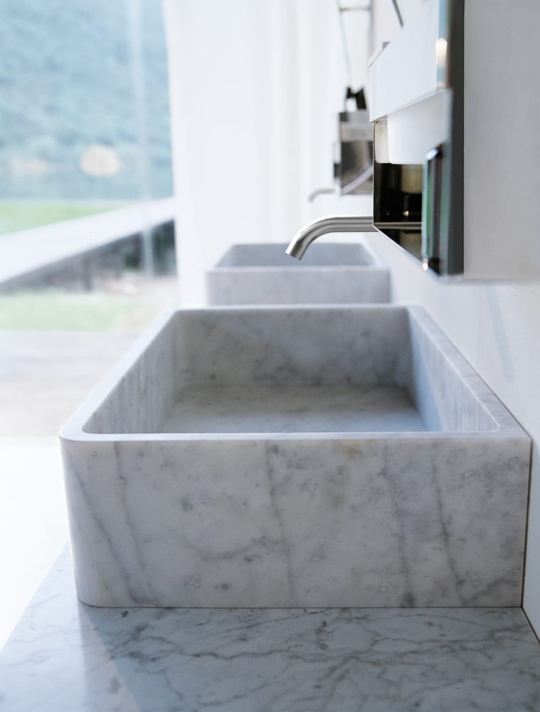 Carrara countertop washbasin