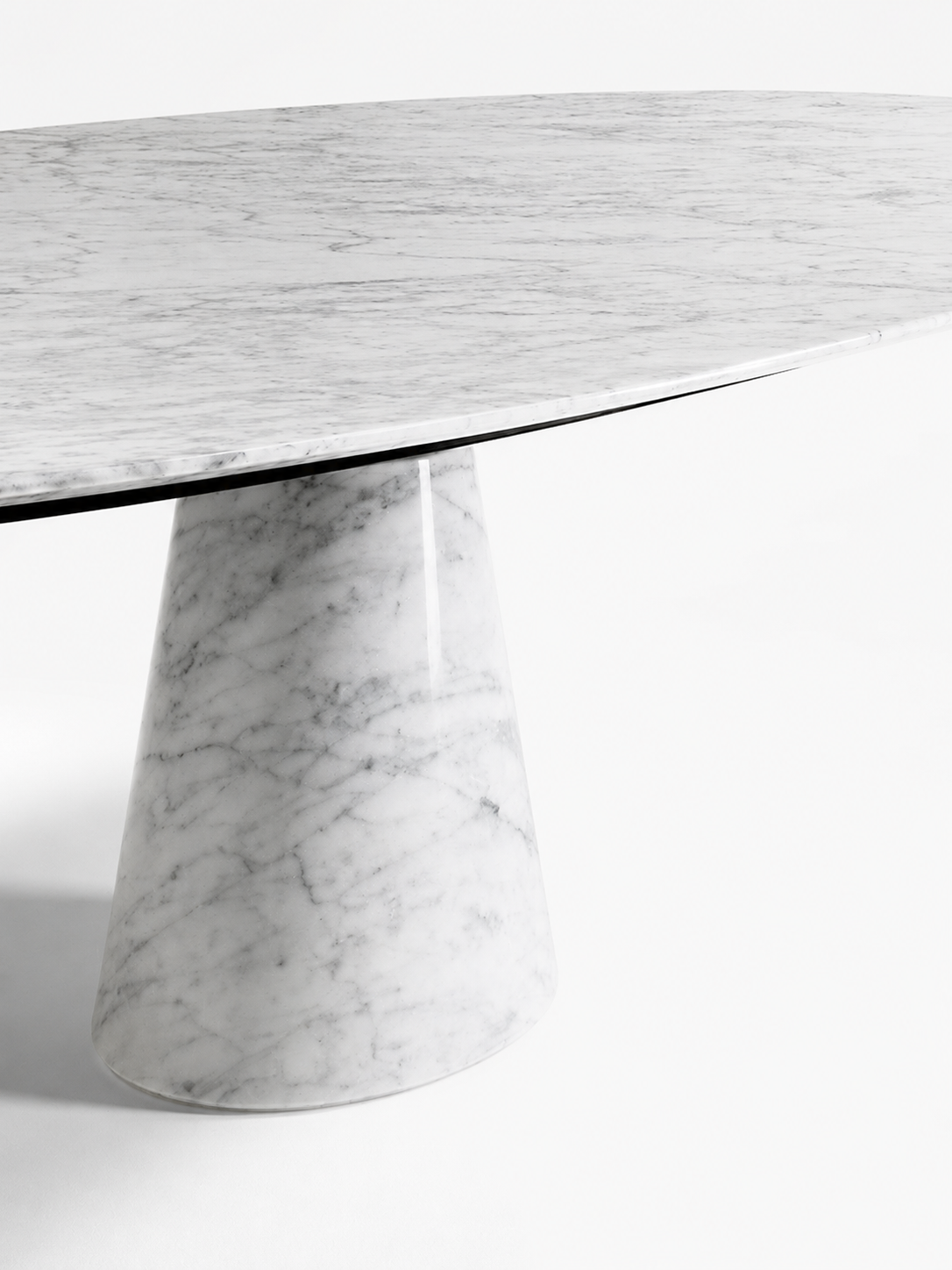 Bourgeois oval dining table