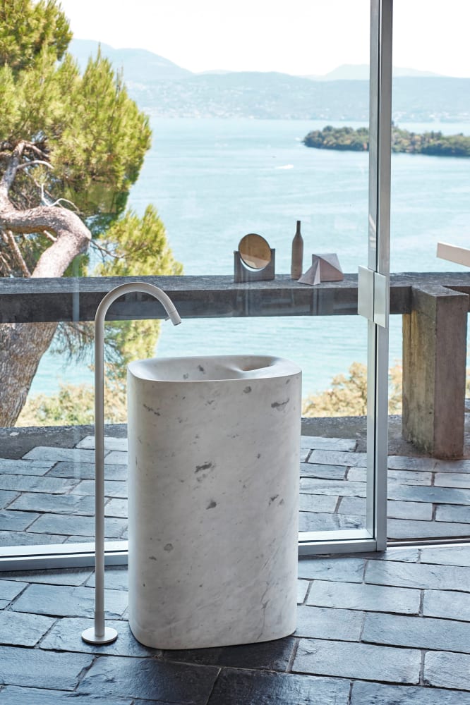 FEZ 2 floor-mounted washbasin spout