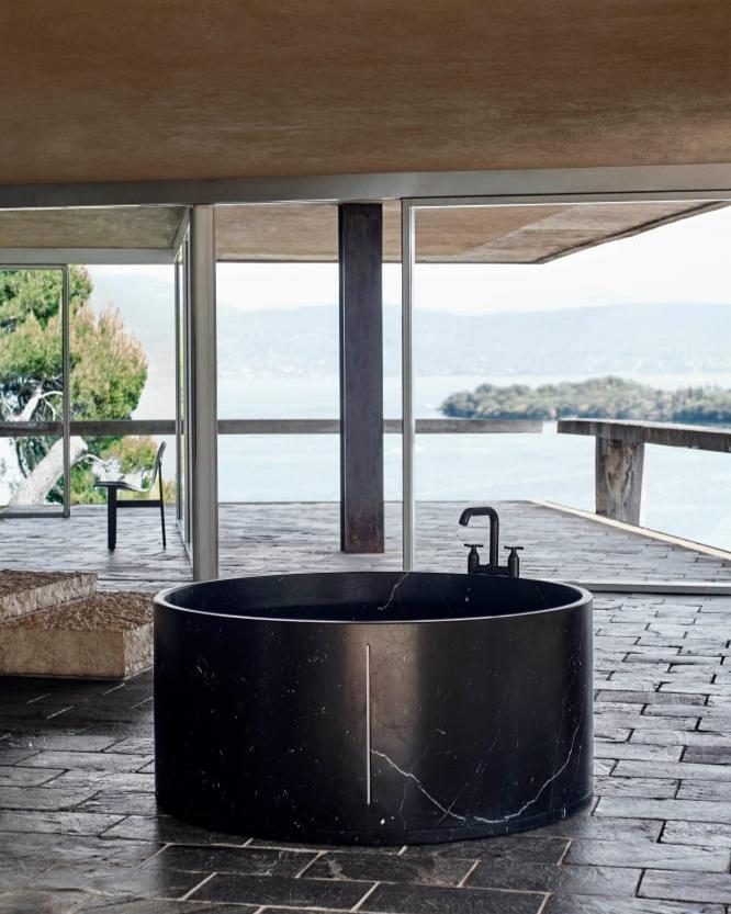 Bañera independiente In-Out mármol