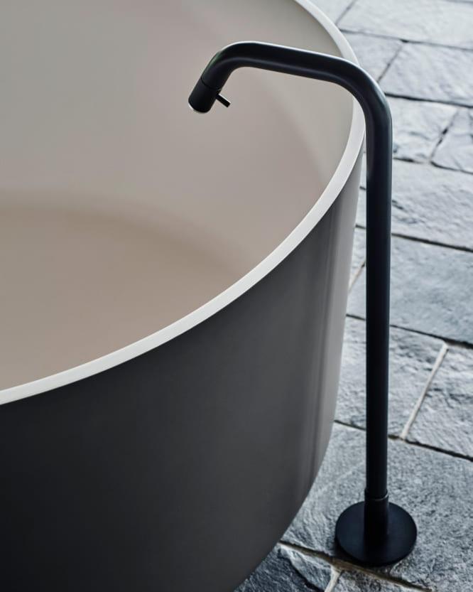 Bañera independiente In-Out Solid Surface