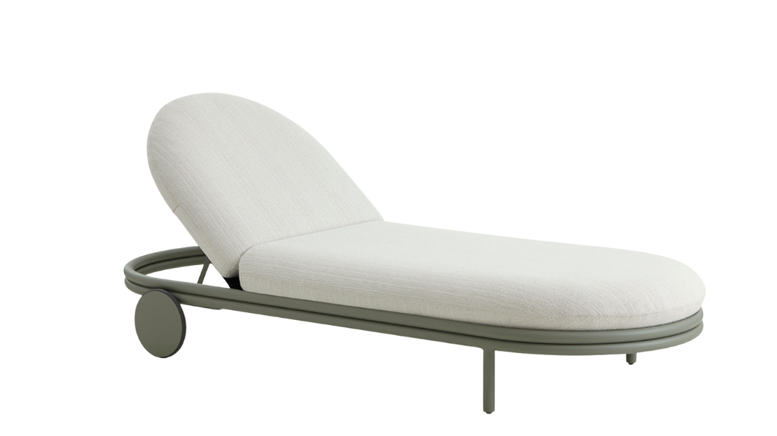 Cask outdoor lounger with wheels