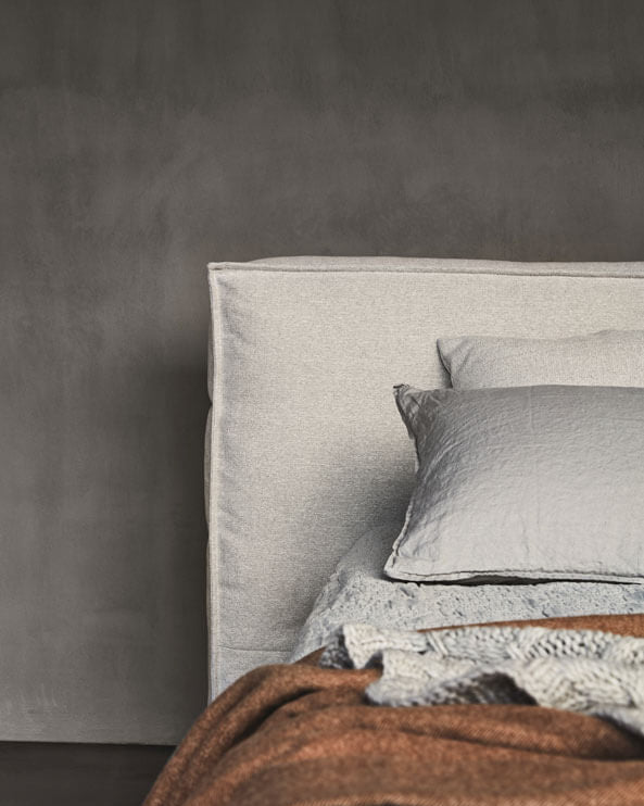 Flann 2.0 bed with Air base