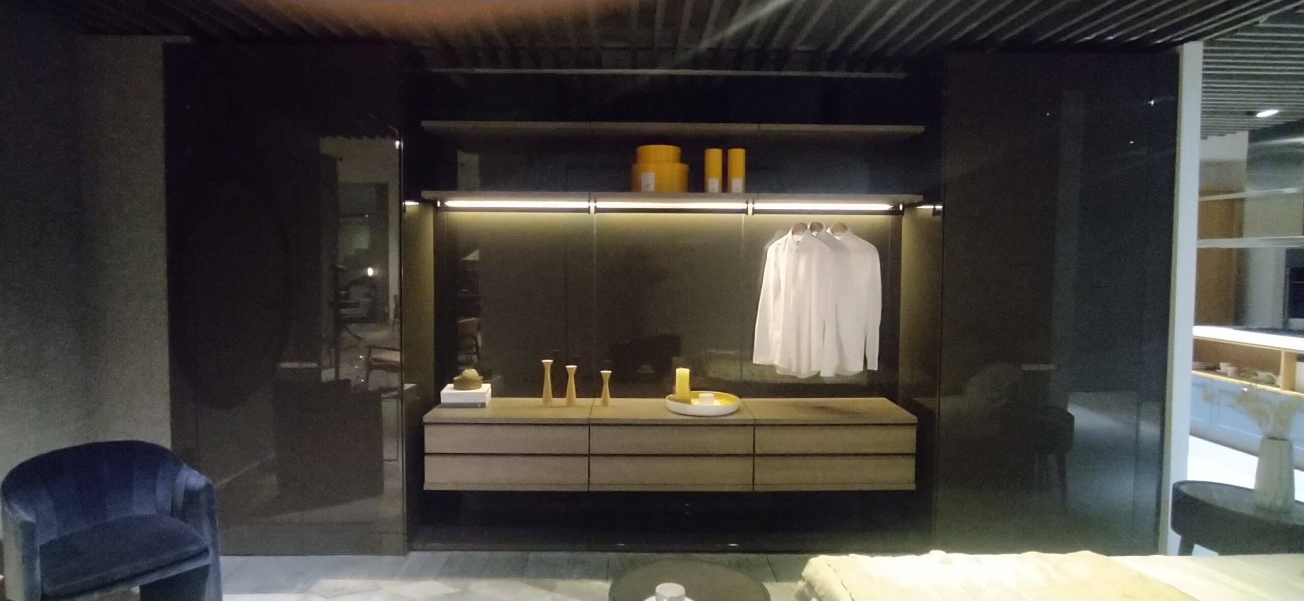 UNNEN-LINE GUNNI&TRENTINO DRESSING ROOM