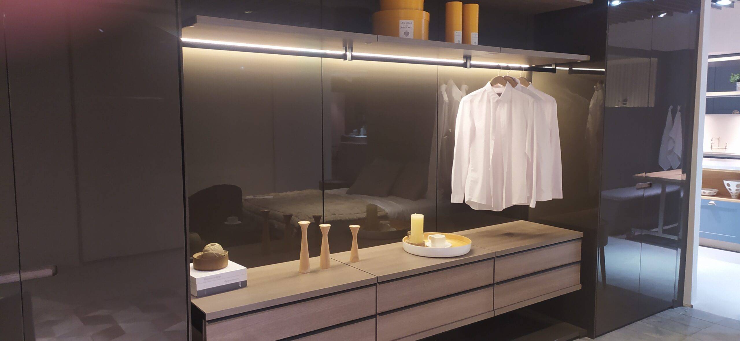 UNNEN-LINE GUNNI&TRENTINO DRESSING ROOM