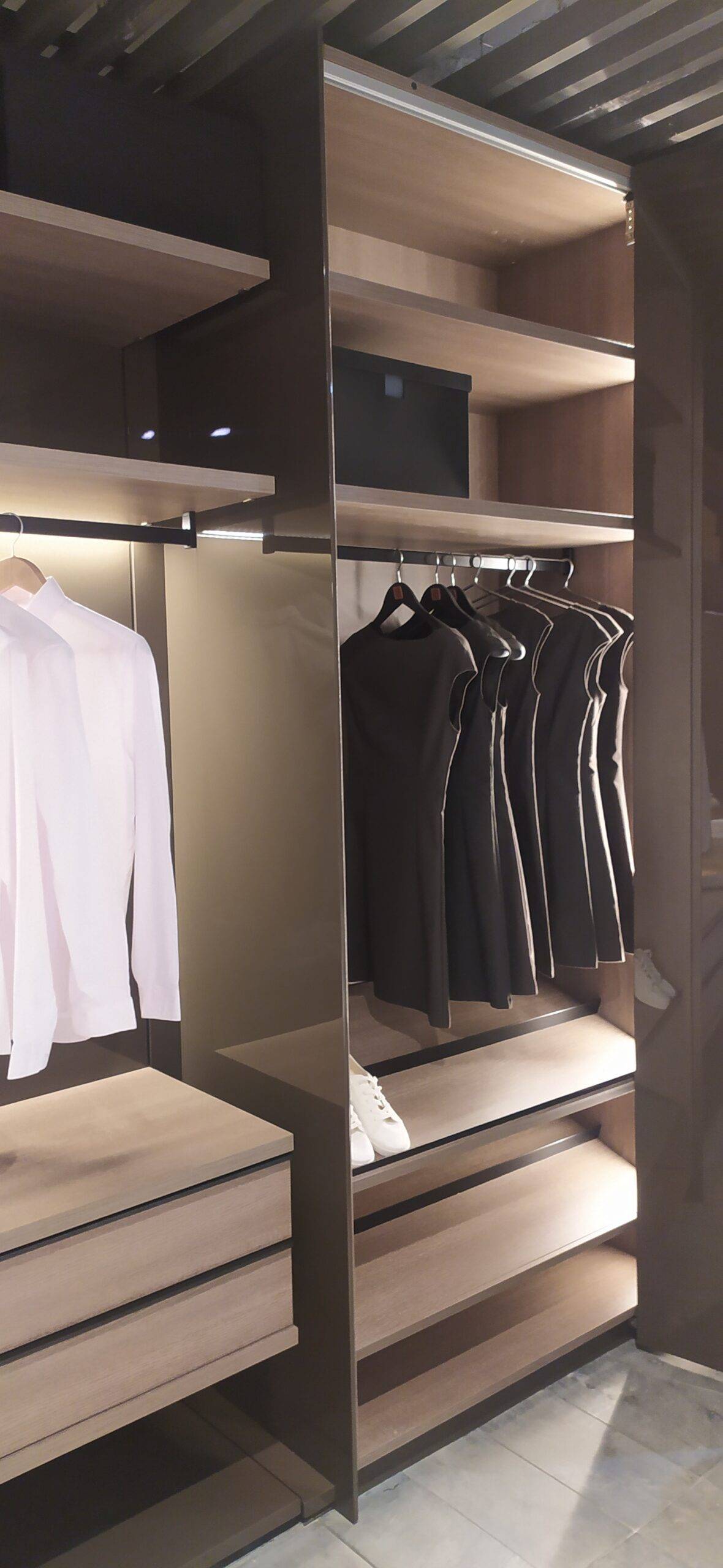 UNNEN-LINE GUNNI&TRENTINO DRESSING ROOM