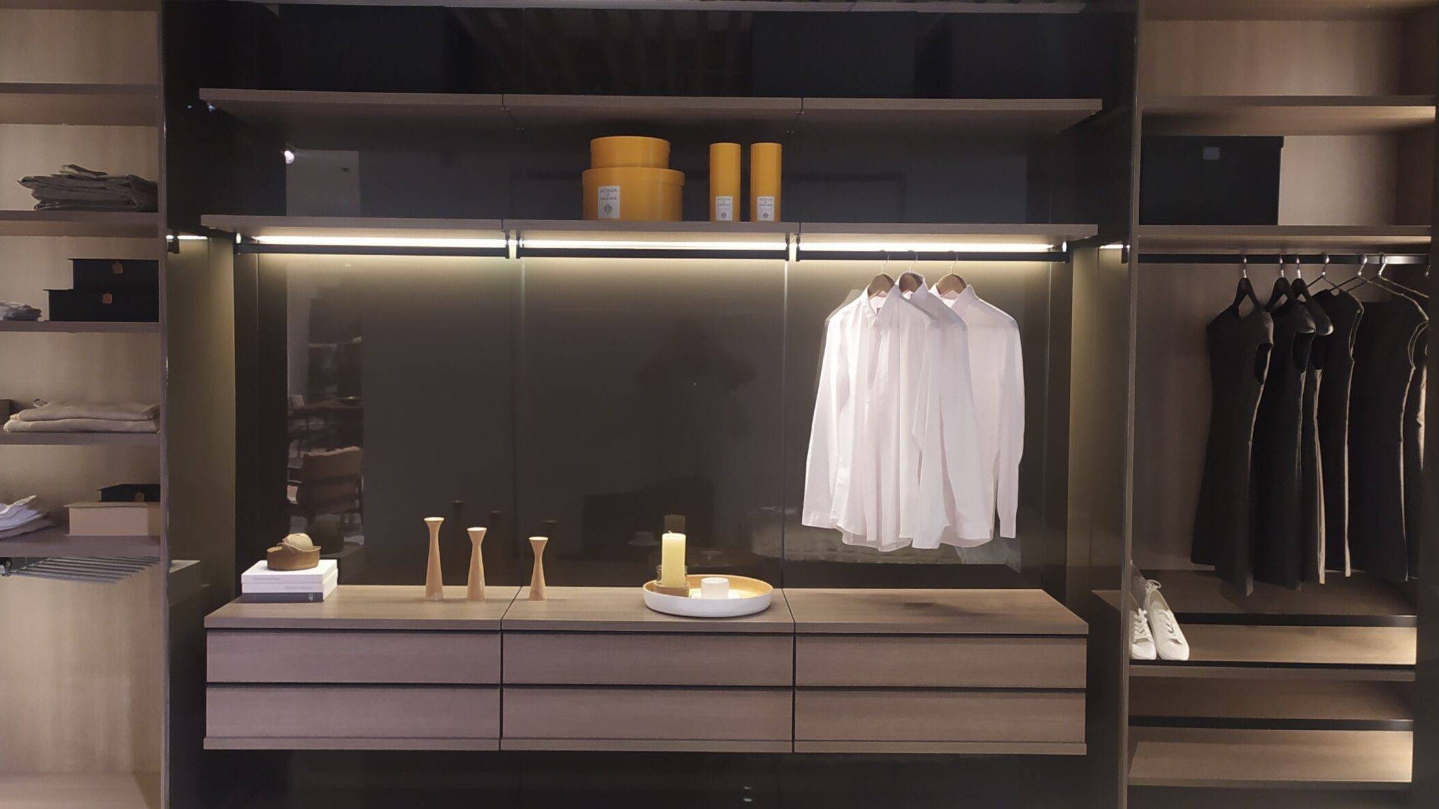 UNNEN-LINE GUNNI&TRENTINO DRESSING ROOM