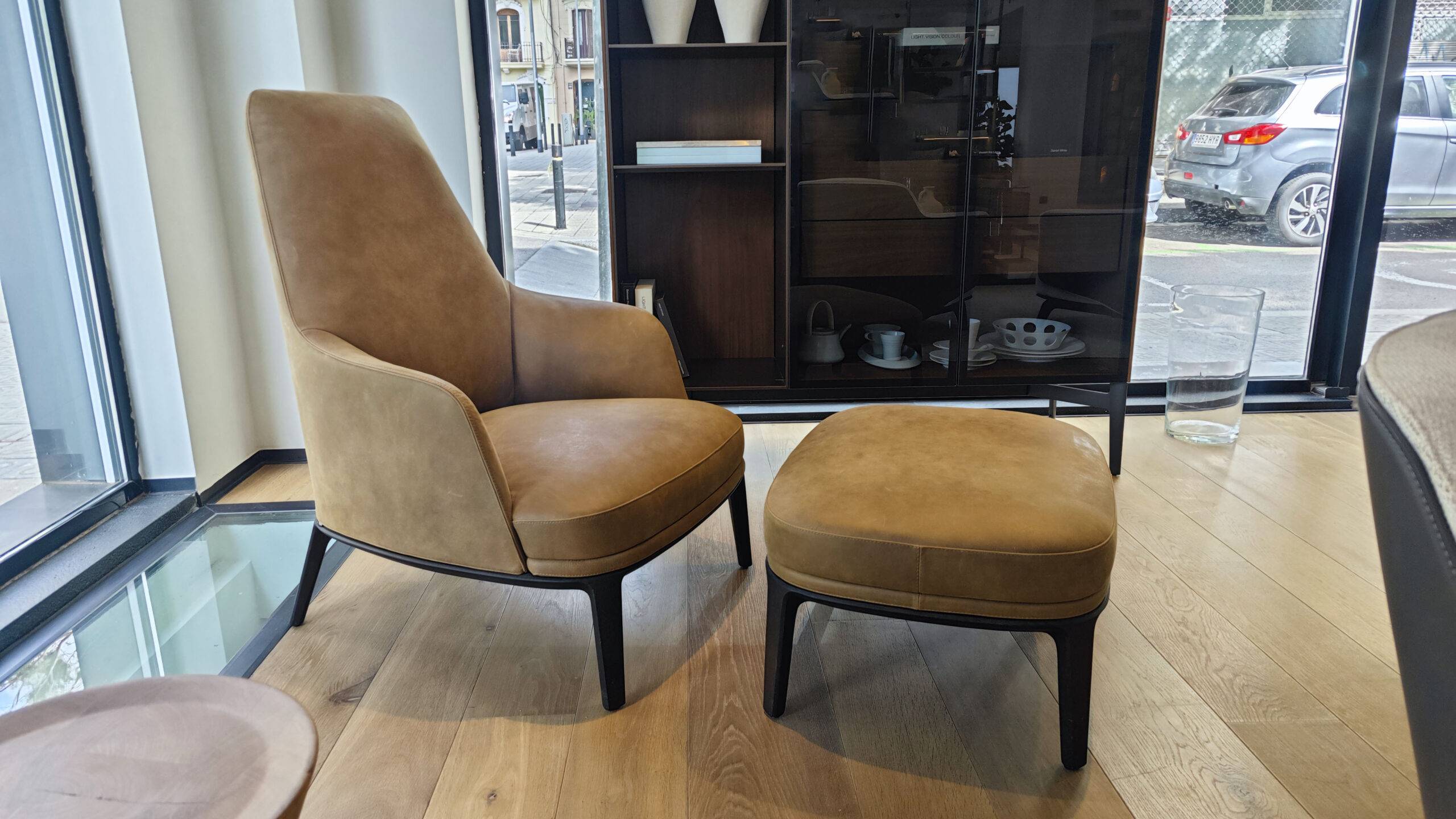 CONJUNTO BUTACA Y POUF JANE POLIFORM