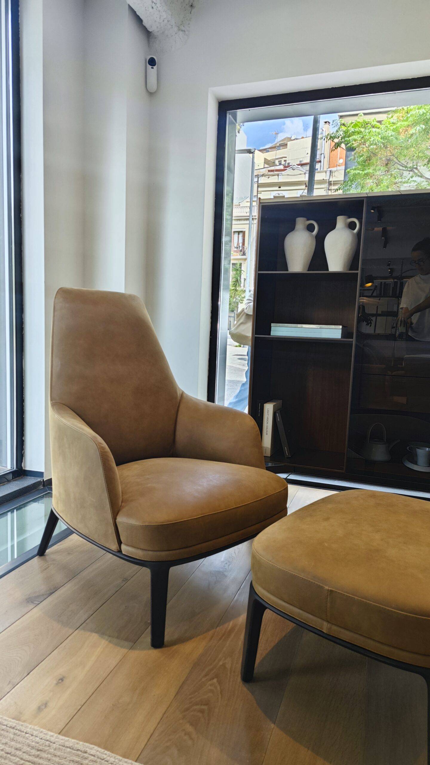 CONJUNTO BUTACA Y POUF JANE POLIFORM