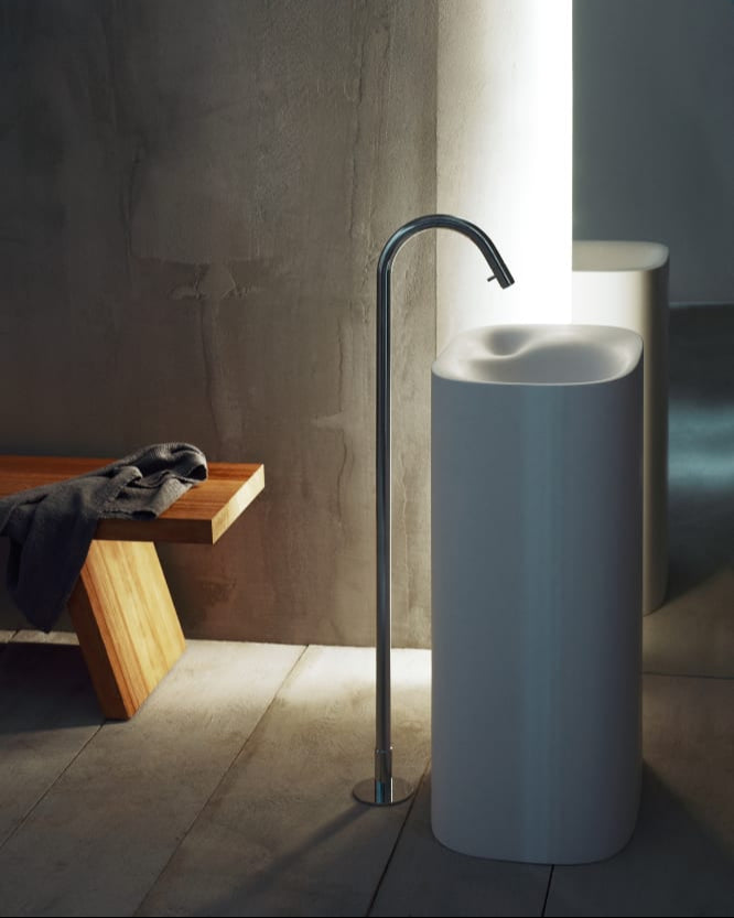 FEZ 2 floor-mounted washbasin spout