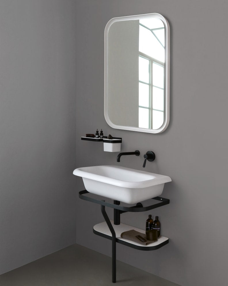 Basin with Ottocento structure