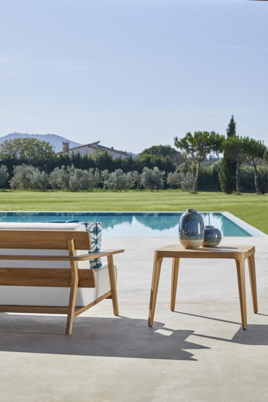 Parallel corner side table