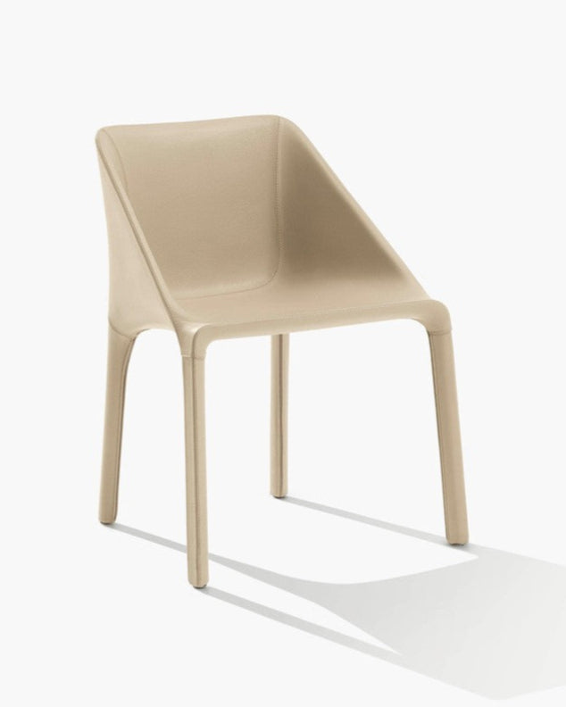 Manta dining chair with armrests