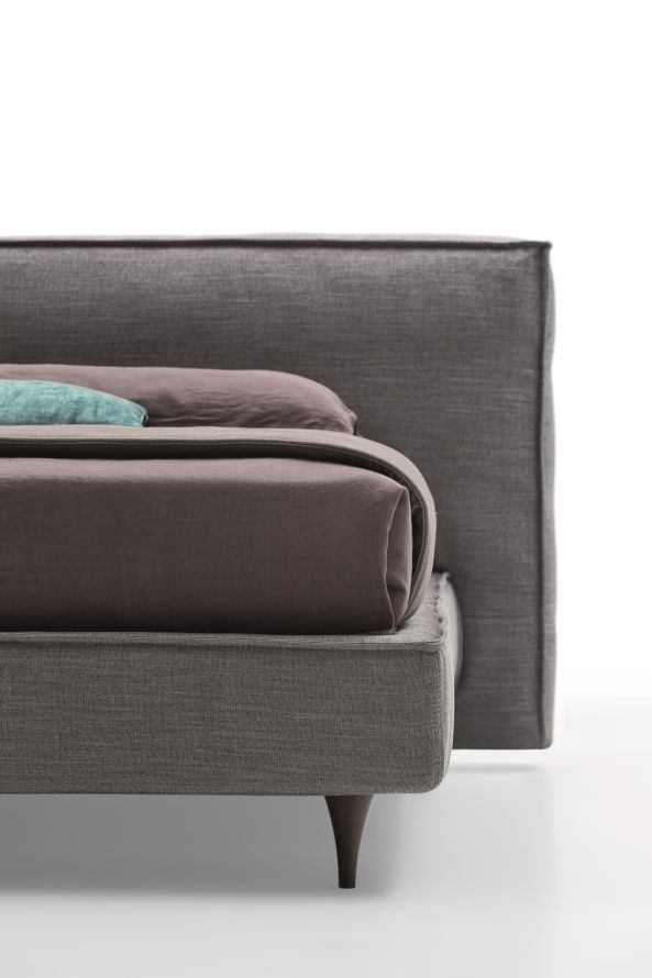 Flann 2.0 bed with Air base