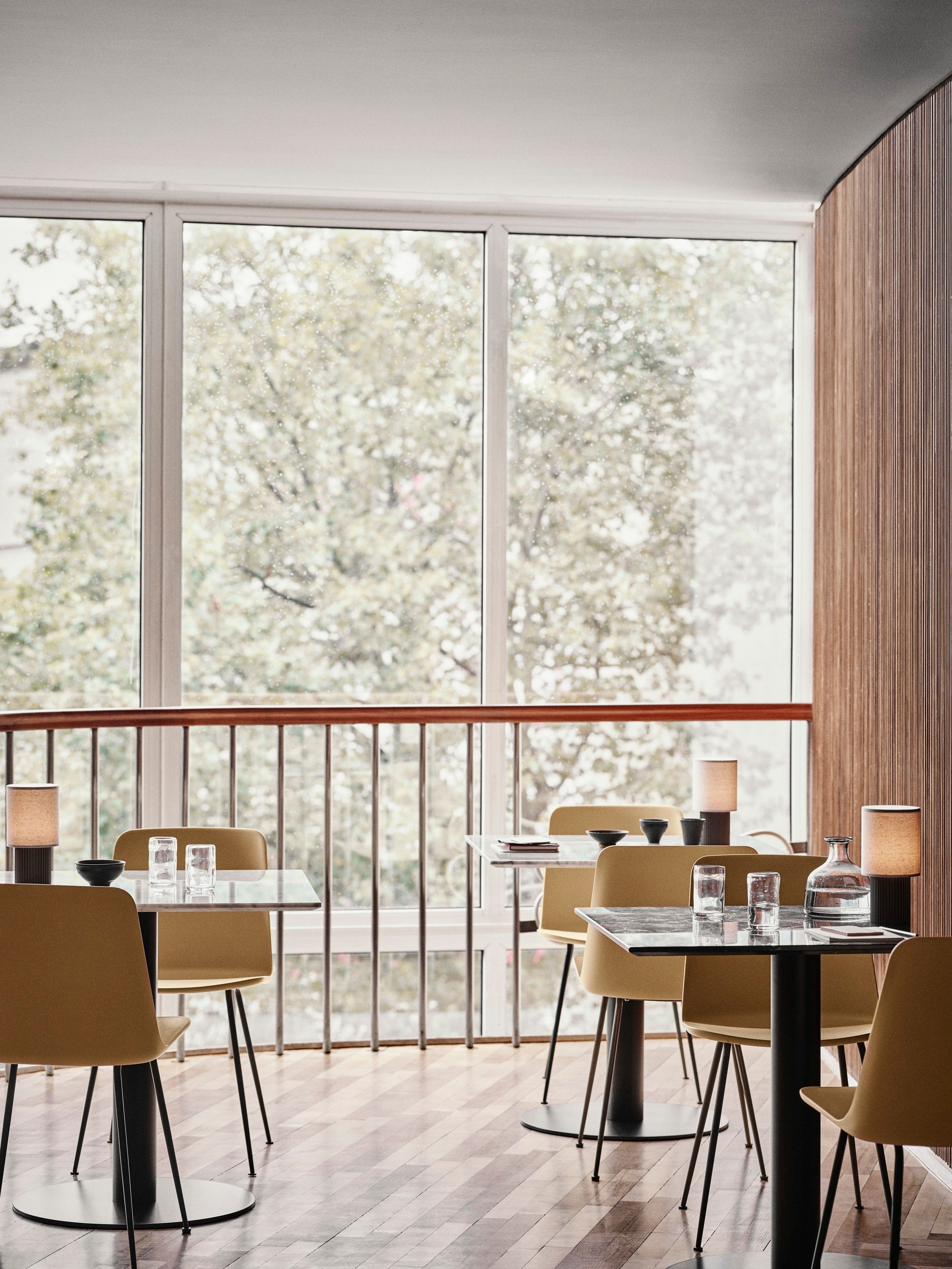 Rely HW6 dining chair