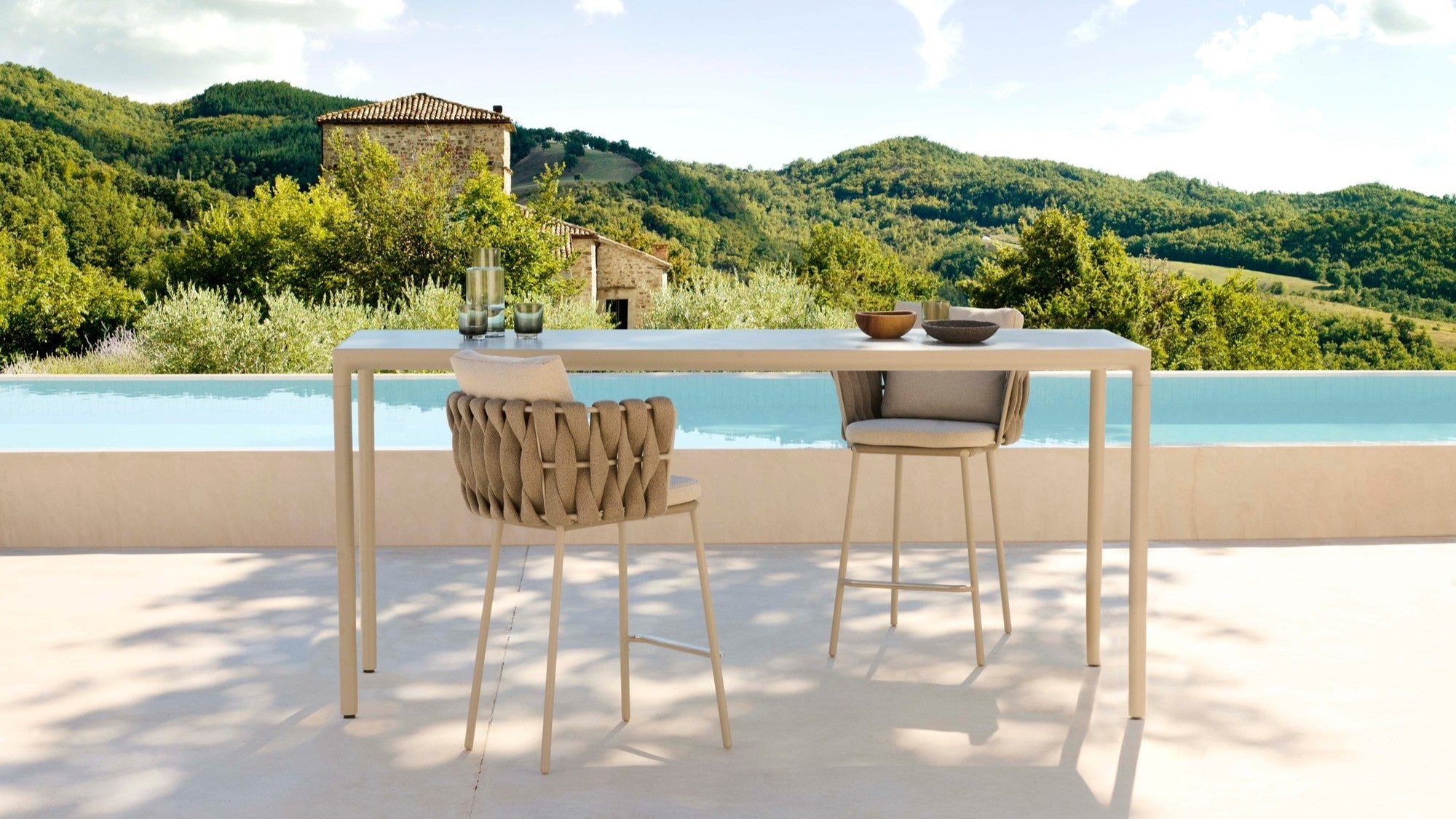 Illum outdoor high table
