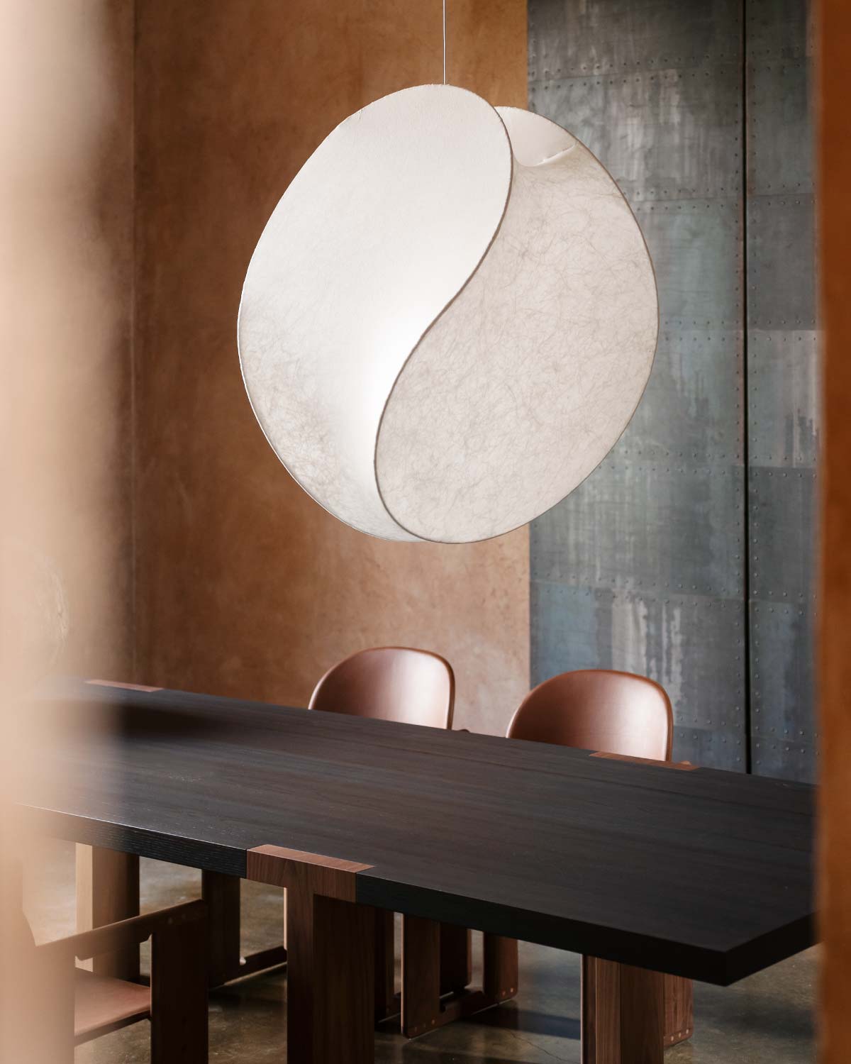 Dialogo dining chair with armrests