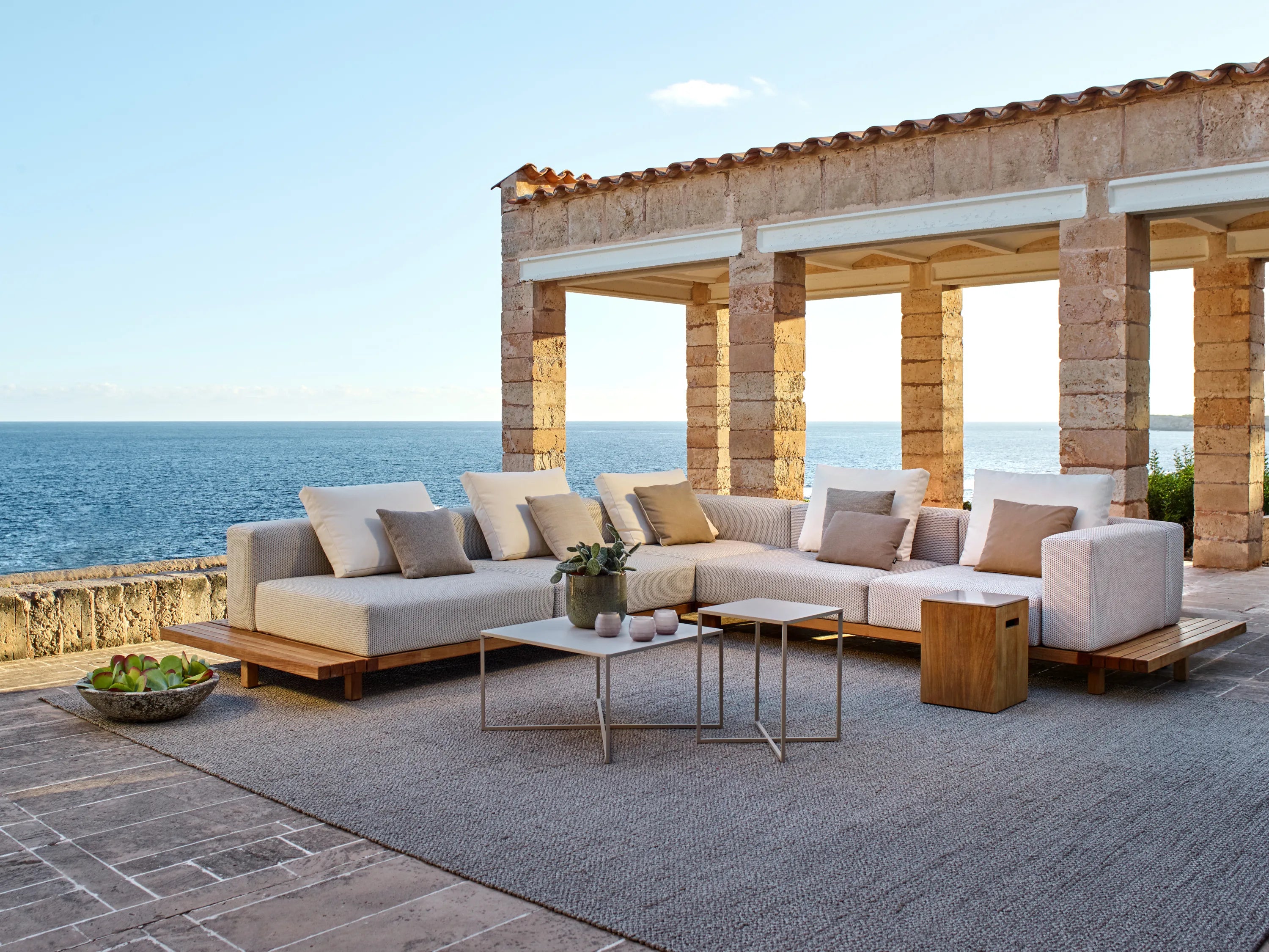 Vis à Vis outdoor sofa