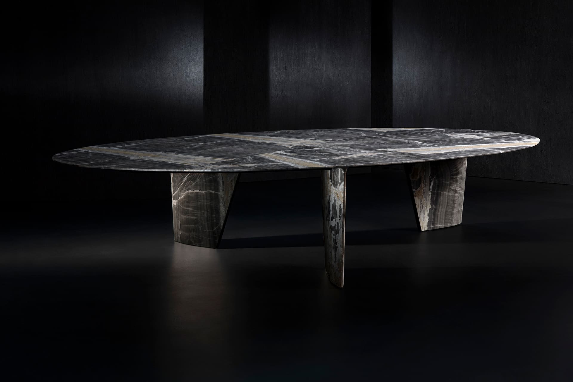 Synapse round dining table