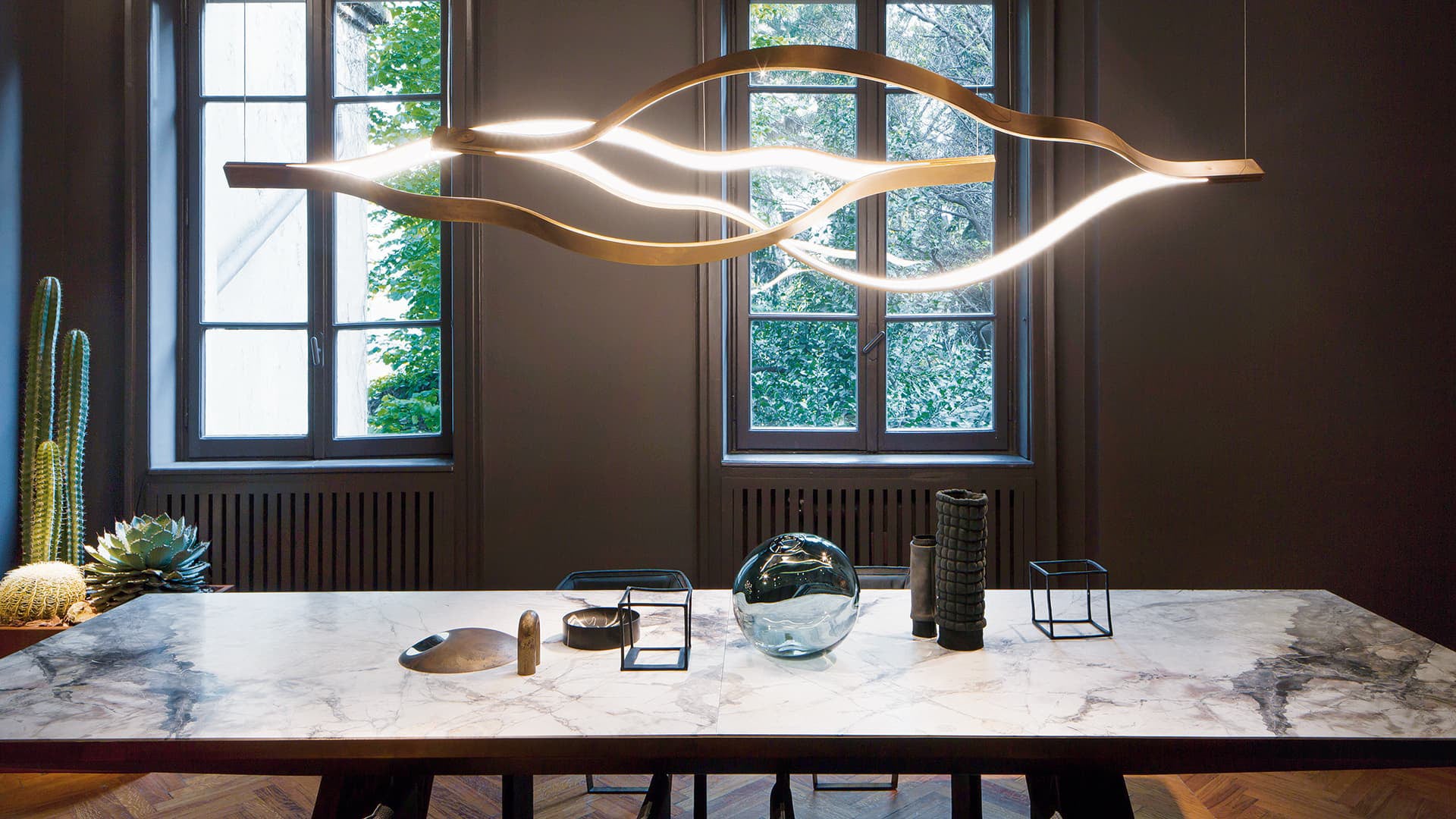 Stealth dining table with wooden surface