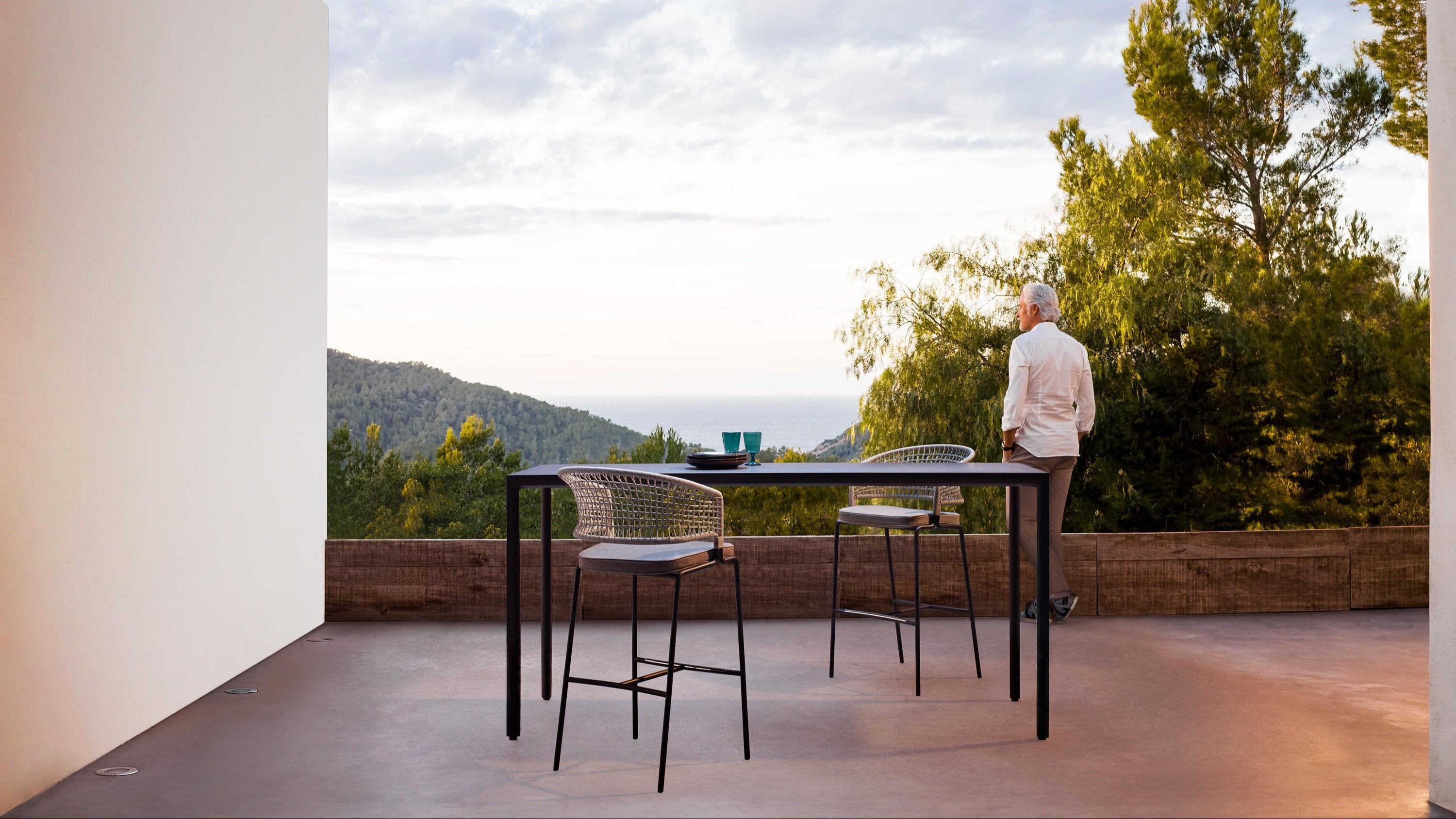 CTR outdoor stool