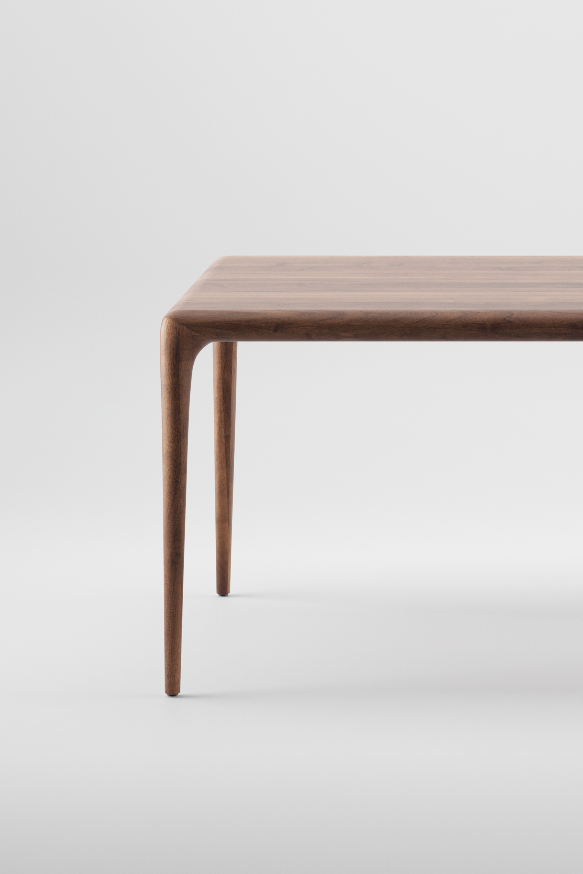 Latus dining table