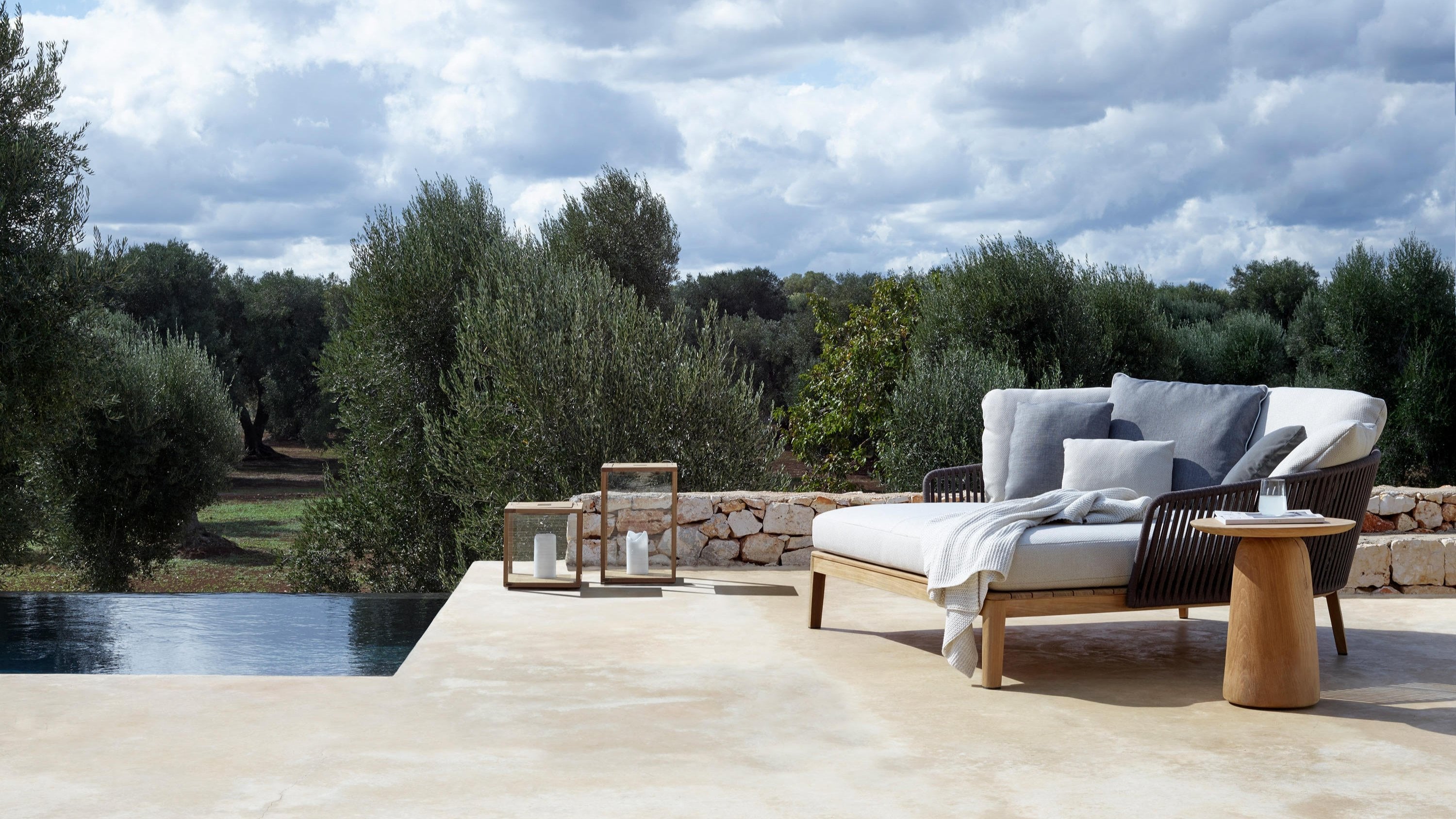 Dunes outdoor side table