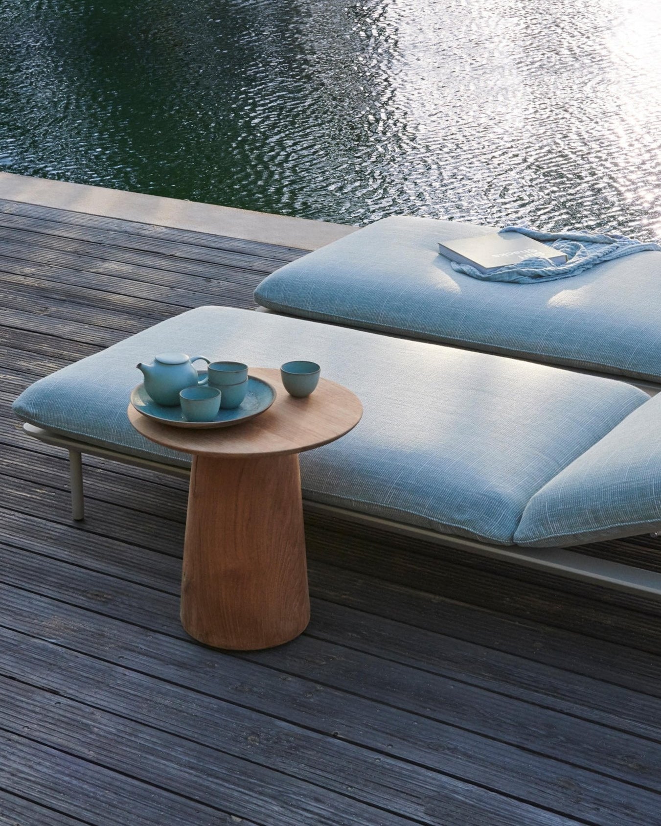 Dunes outdoor side table