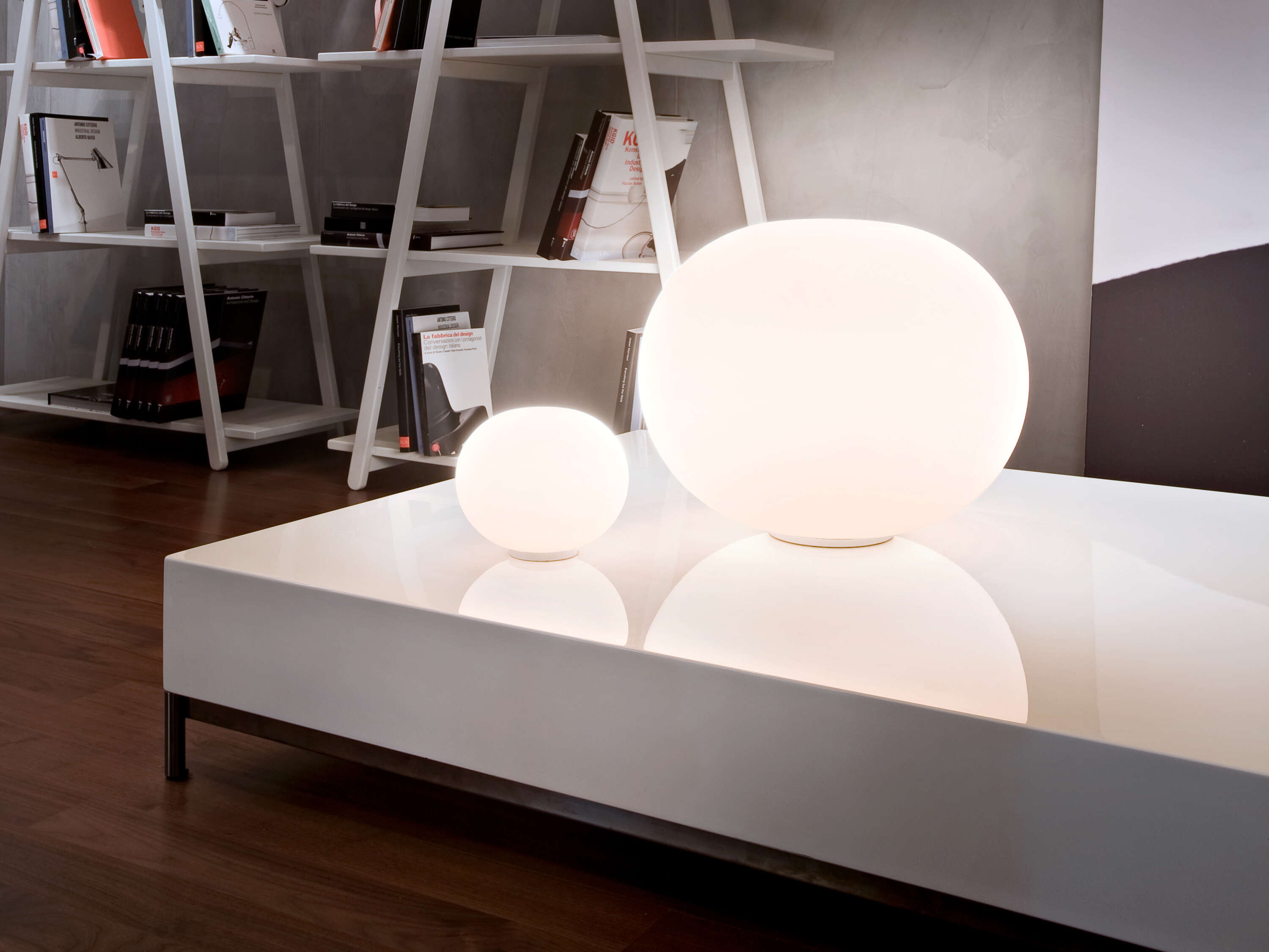 Glo-Ball Basic 1 table lamp