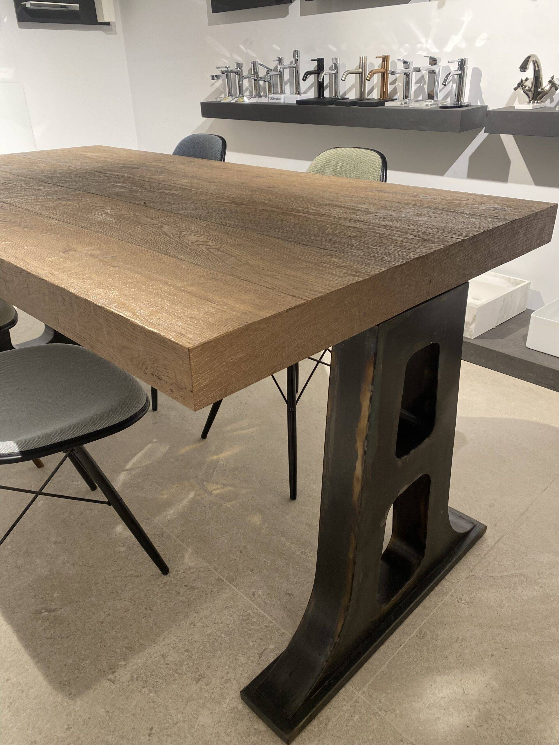 HAK GUNNI&TRENTINNO TABLE