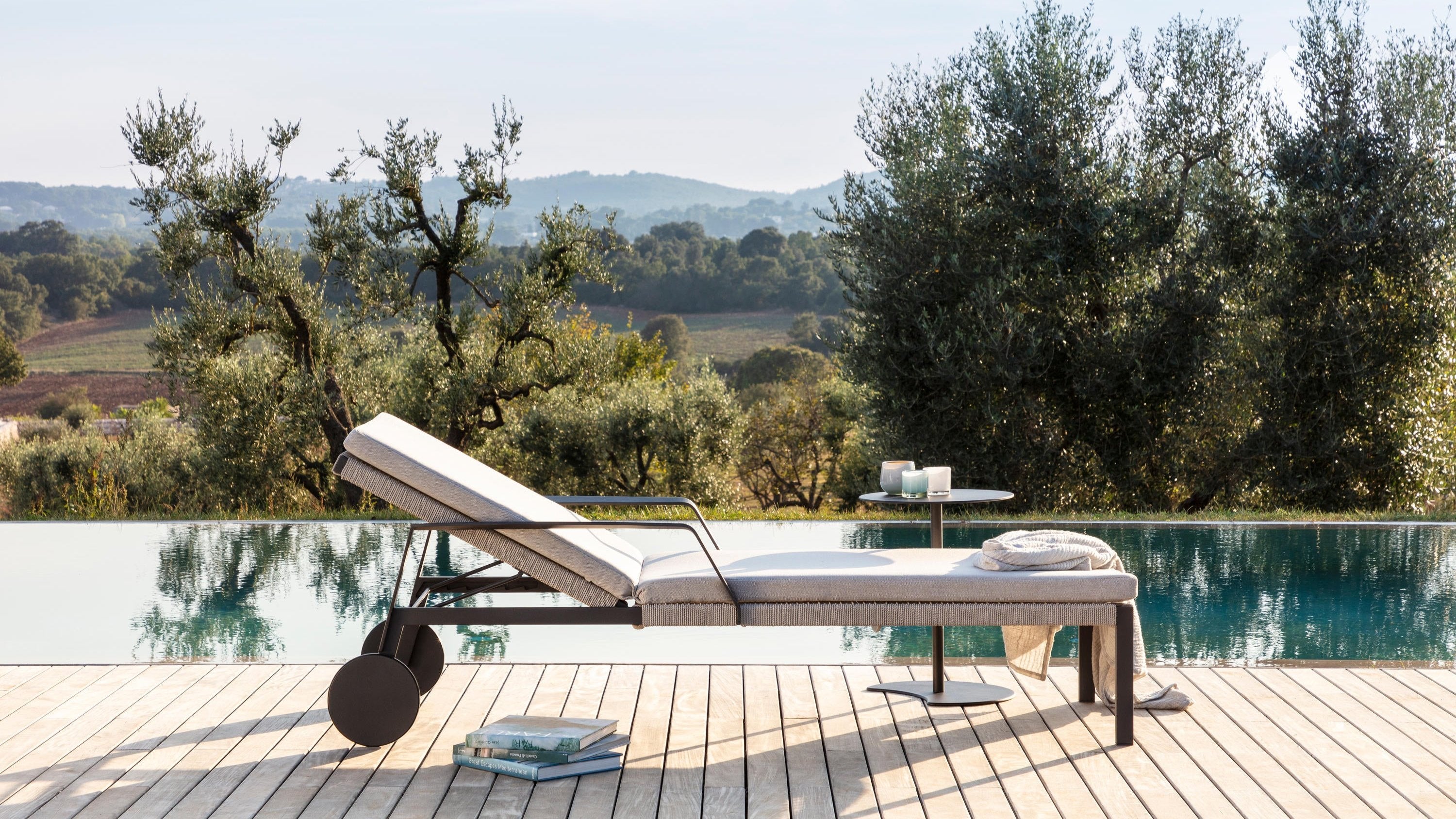 Nodi outdoor lounger