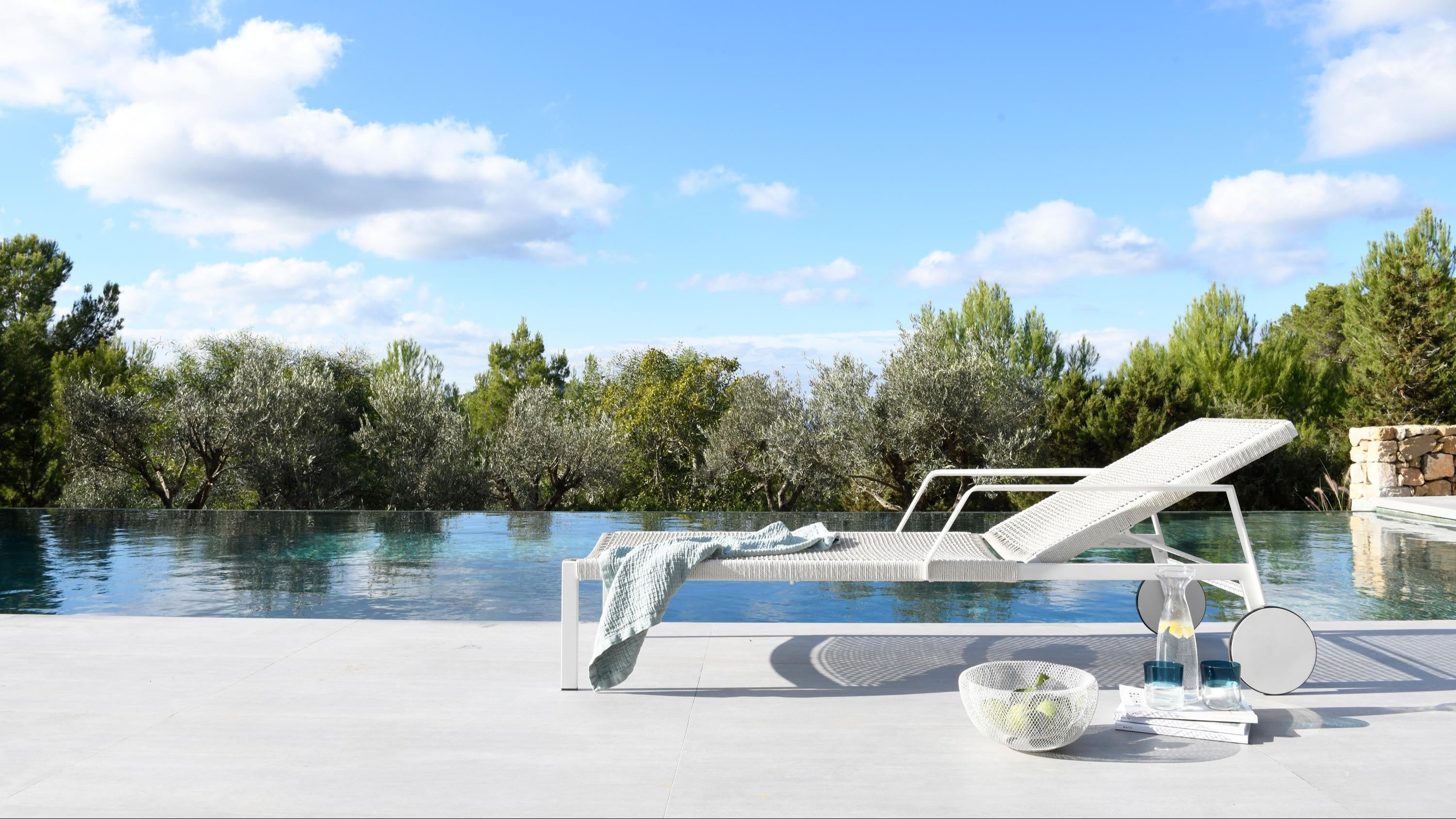 Nodi outdoor lounger