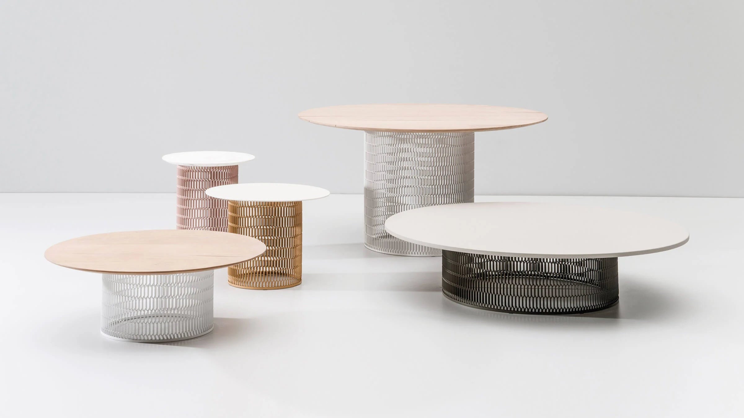 Mesh Coffee Table Ø90 | Teak Top