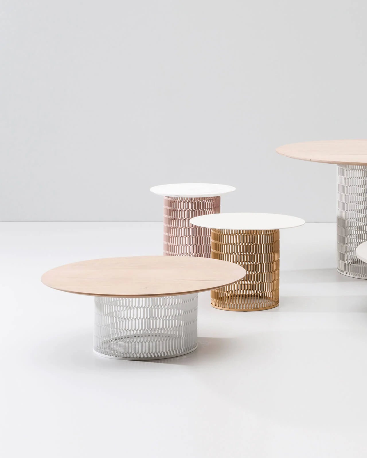 Mesh coffee table Ø90 | Marble surface
