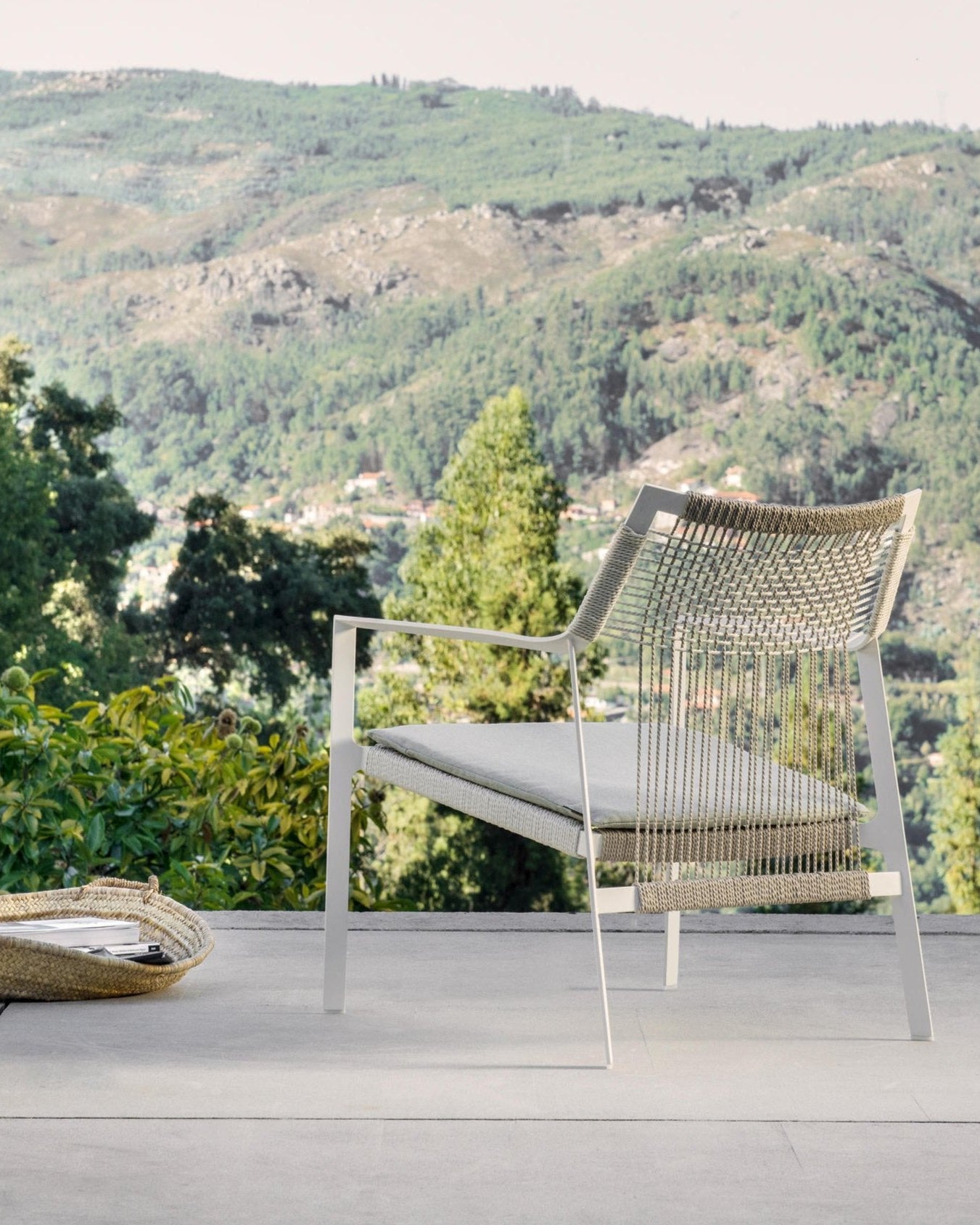 Nodi outdoor armchair