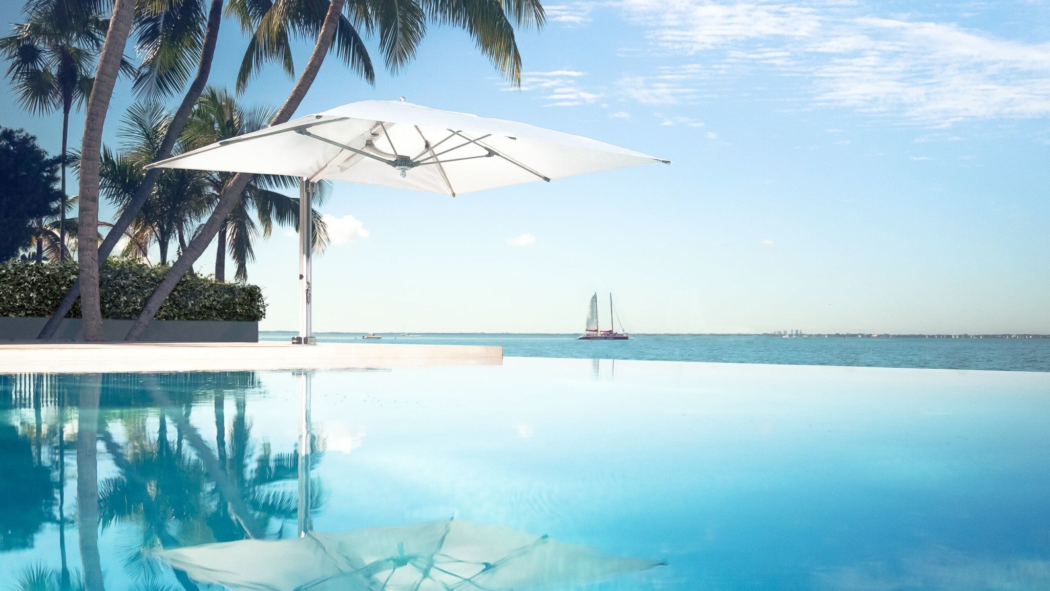 Parasol Bay Master M1 Swim Under Cantilever