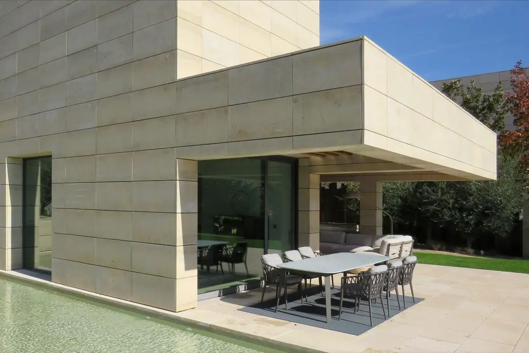 Un residencial de lujo con canal de nado, sauna y sala de cine, Gunni & Trentino Un residencial de lujo con canal de nado, sauna y sala de cine, Gunni & Trentino