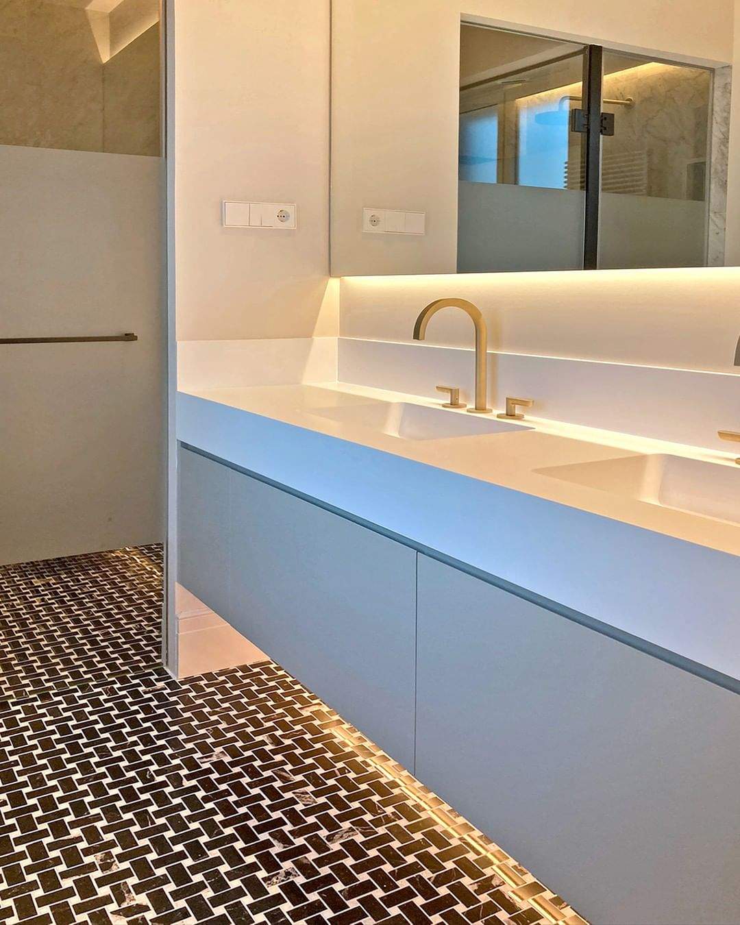 una-vivienda-exclusiva-con-materiales-de-lujo