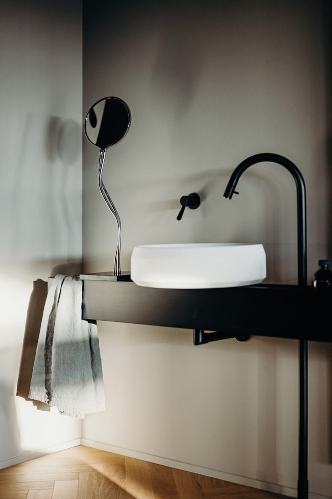 FEZ 2 floor-mounted washbasin spout